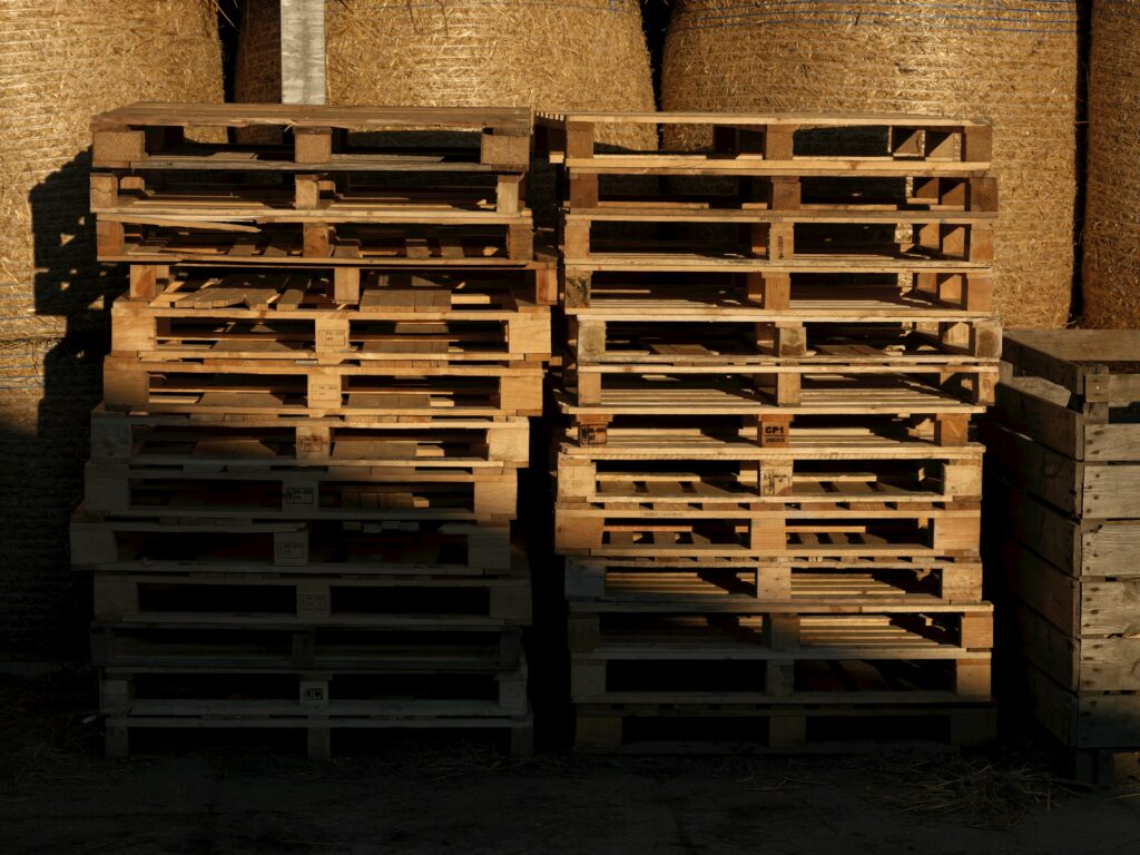 Backyard Bar Built Entirely From Shipping Pallets